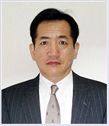 理事長/歯科医師/歯学博士 岡村貞一